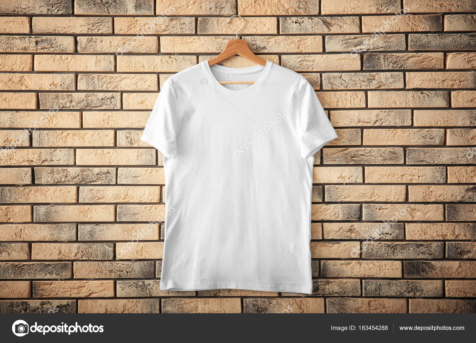 Free 4982+ White T Shirt Mockup Yellowimages Mockups