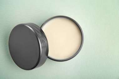 Açık renkli saç için kil ile jar