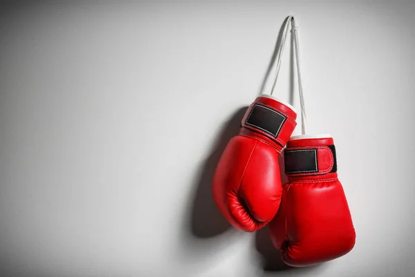 Boxerské rukavice na světlé pozadí — Stock fotografie