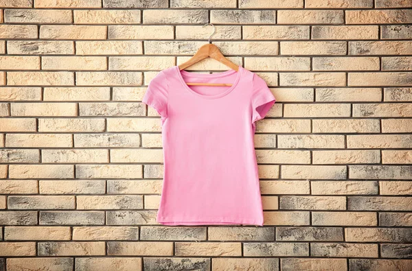 Color t-shirt on brick wall background. Mockup for design — Stock Photo, Image