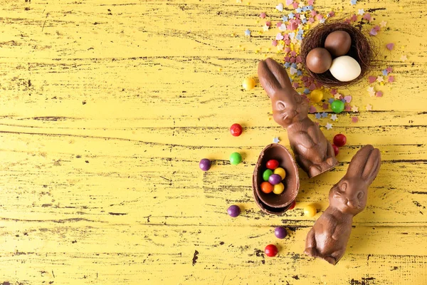 Chocolate Easter Bunnies Candies Wooden Background — Stock Photo, Image