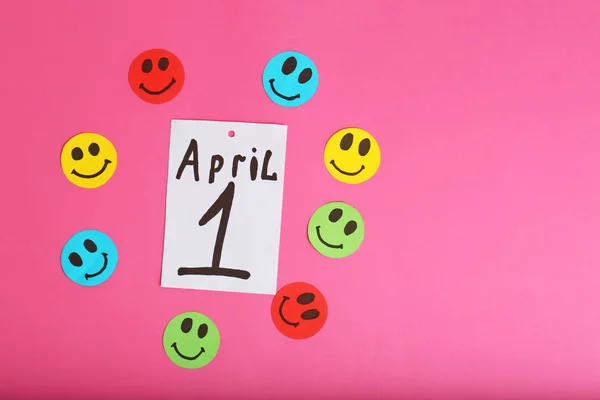 Note with phrase "April 1" on color background. Fool's day composition — Stock Photo, Image