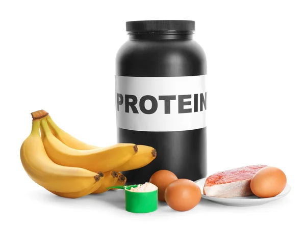 Alimentos ricos em proteínas e pó sobre fundo branco — Fotografia de Stock