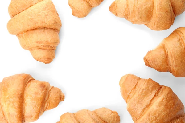 Croissants saborosos no fundo branco — Fotografia de Stock