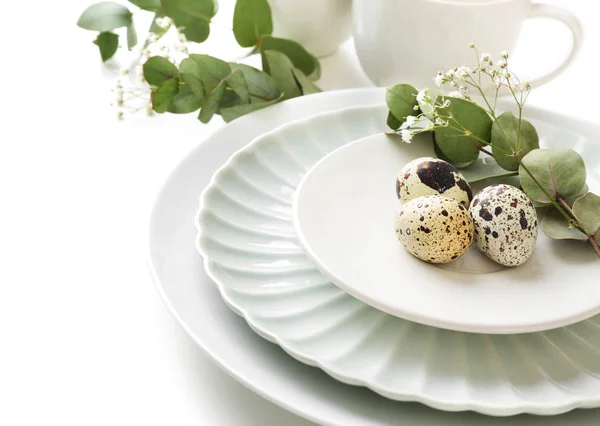 Bella Tavola Pasqua Festiva Con Uova Quaglia Sfondo Bianco Primo — Foto Stock