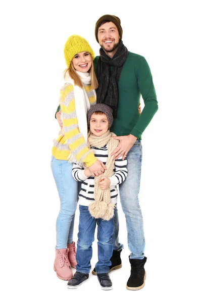 Famiglia felice in abiti caldi su sfondo bianco. Pronti per le vacanze invernali — Foto Stock
