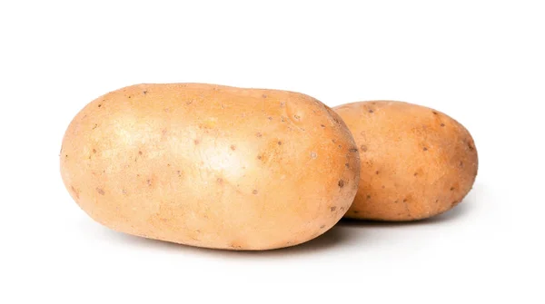 Свежий сырой картофель на белом фоне — стоковое фото