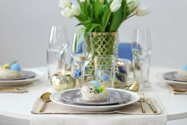 美丽的节日复活节餐桌设置 — 图库照片
