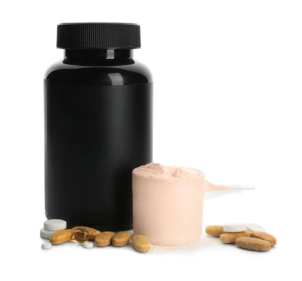 Mäta Scoop Med Proteinpulver Och Piller Vit Bakgrund — Stockfoto