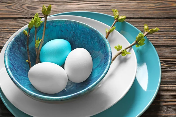 Schöne Festliche Ostertischdekoration Mit Eiern Nahaufnahme — Stockfoto