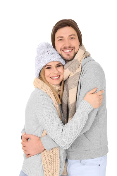 Casal jovem em roupas quentes no fundo branco. Pronto para férias de inverno — Fotografia de Stock