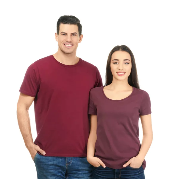 Молодой человек и женщина в стильных футболках на белом фоне. Макет для дизайна — стоковое фото