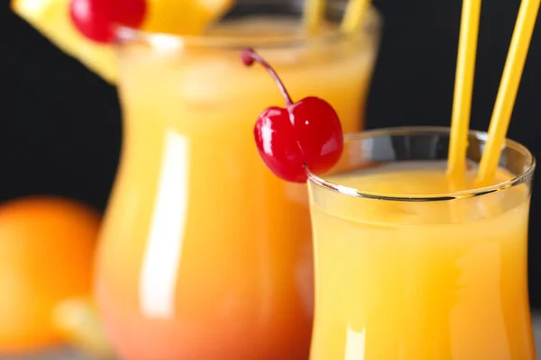 Glasses of tasty Sex on the Beach cocktail, closeup — Stock Photo, Image