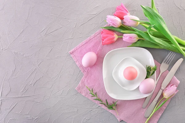 Prachtige Feestelijke Pasen Tabel Omgeving Met Tulpen Eieren — Stockfoto