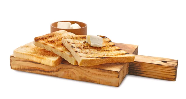 Деревянная доска с поджаренным хлебом и маслом на белом фоне — стоковое фото