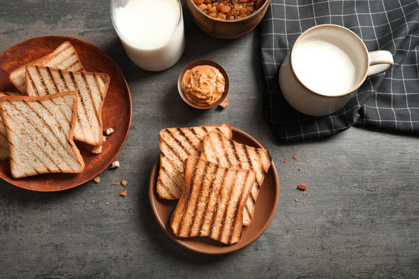 Plate Tasty Toasted Bread Table — Stock Photo, Image