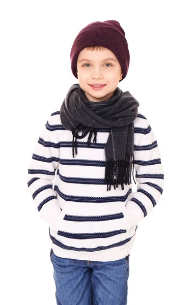 Lindo niño con ropa de abrigo sobre fondo blanco. Listo para vacaciones de invierno — Foto de Stock