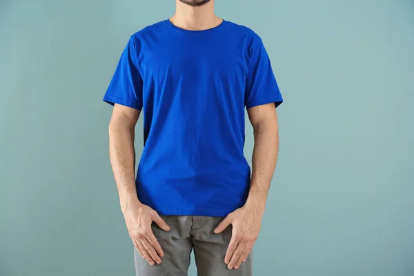 Young man in stylish t-shirt on color background. Mockup for design — Stock Photo, Image