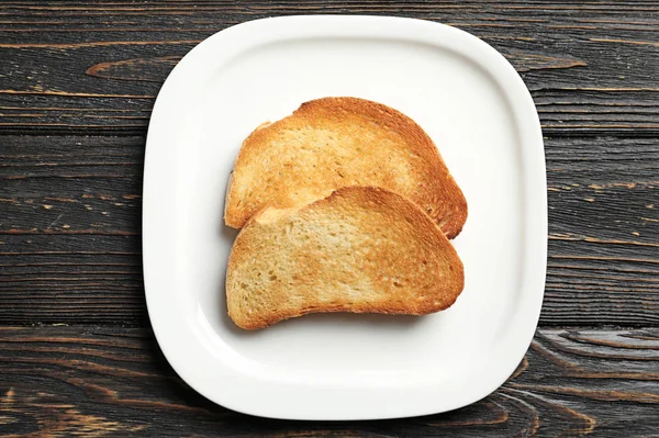 Placa Con Sabroso Pan Tostado Sobre Mesa Madera — Foto de Stock