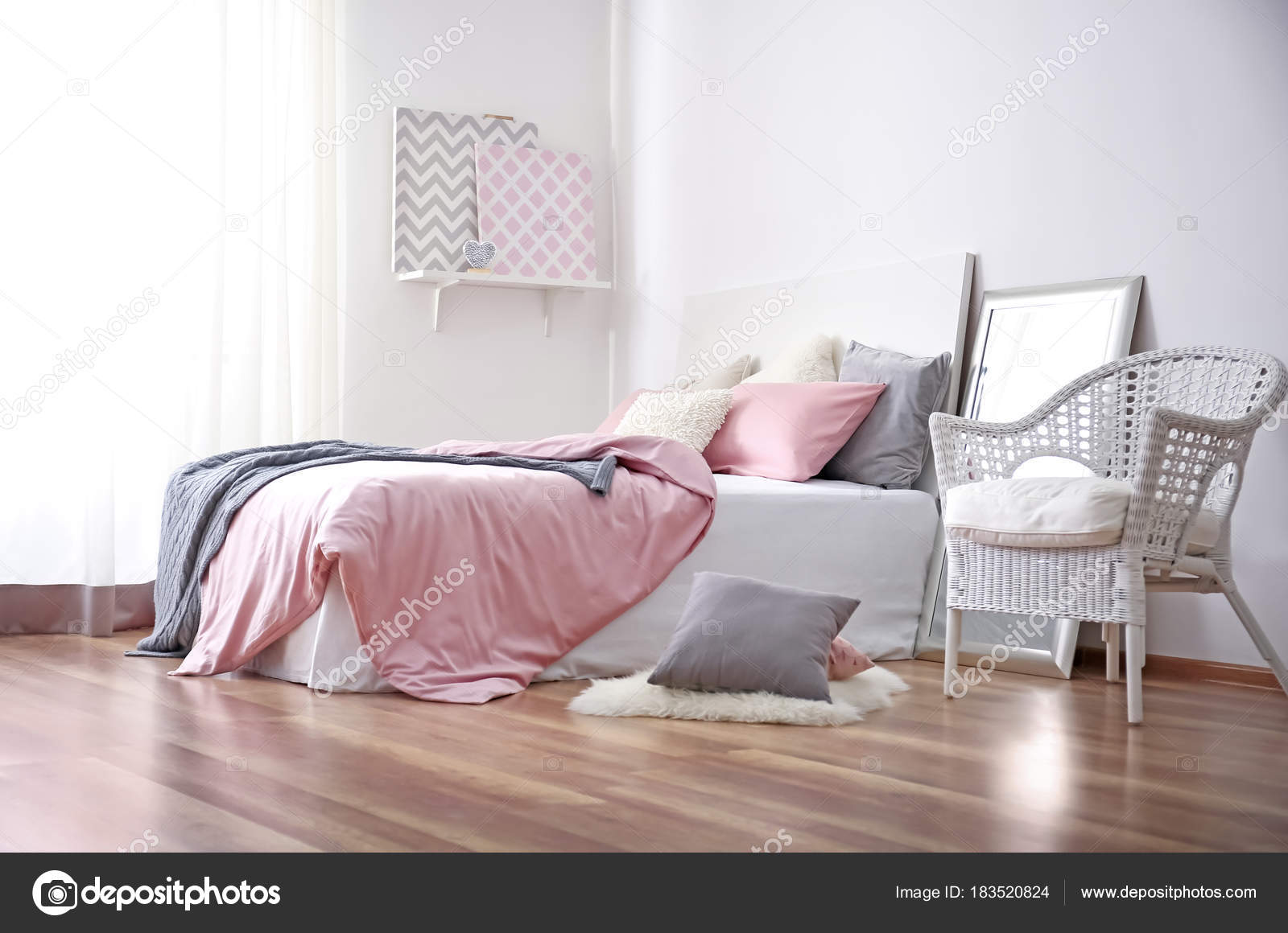 Oda Rahat Yatak Yumuşak Yastık — Stok Foto © belchonock 183520824