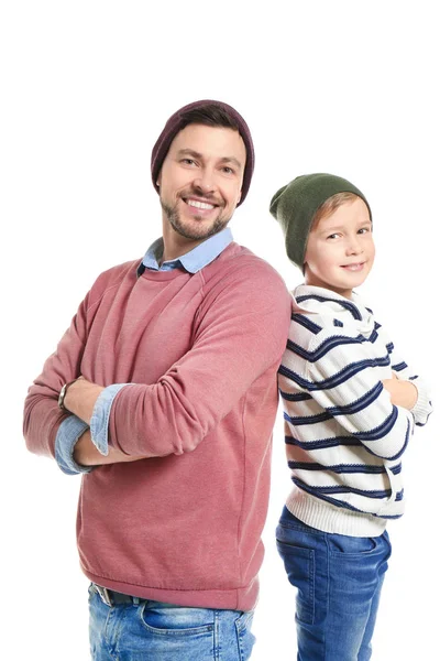 スタイリッシュな父と白い背景の息子 — ストック写真