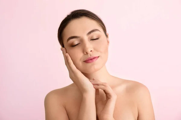 Portrait of beautiful young woman with clear skin on light background — Stock Photo, Image