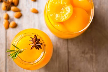 Kavanoz turşu kayısı tablo ile