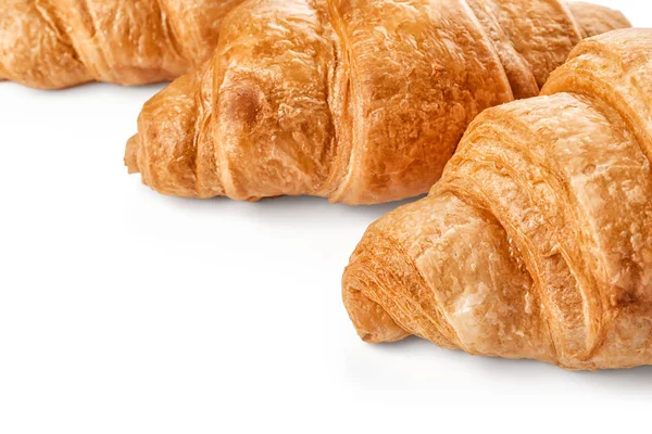 Lekkere croissants op witte achtergrond — Stockfoto