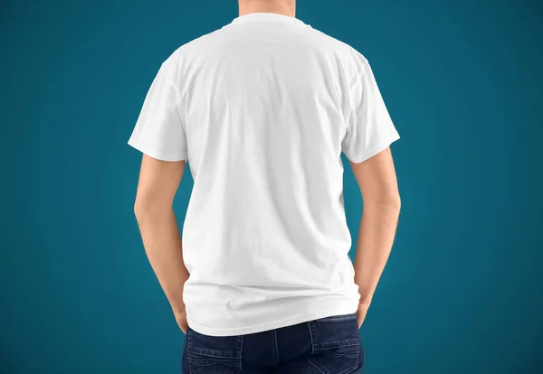 Young man in stylish t-shirt on color background. Mockup for design — Stock Photo, Image