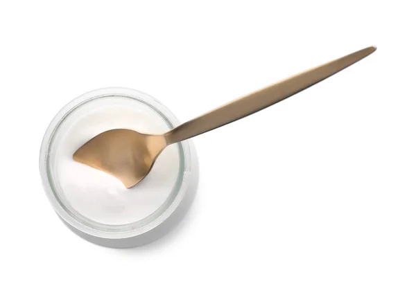 Tarro con sabroso yogur y cuchara sobre fondo blanco — Foto de Stock