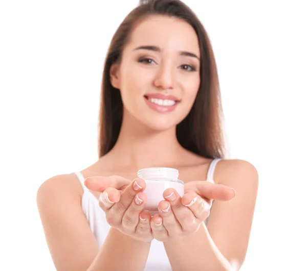 Junge Frau mit einem Glas Handcreme auf weißem Hintergrund — Stockfoto