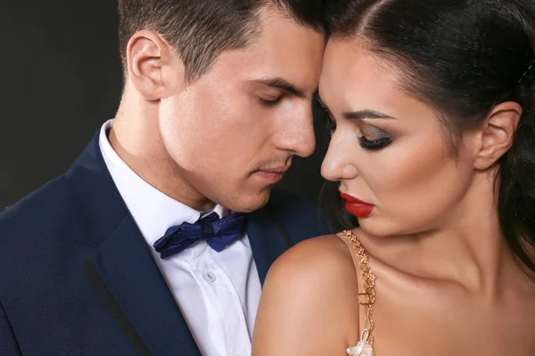 Mujer sexy y hombre de negocios en traje, primer plano — Foto de Stock