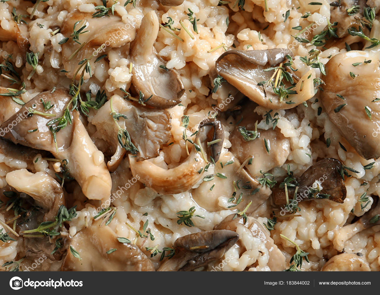 Leckeres Risotto mit Pilzen, Nahaufnahme — Stockfoto © belchonock ...