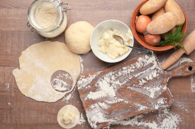 Köfte Patates tablo, en iyi görünüm için malzemeler