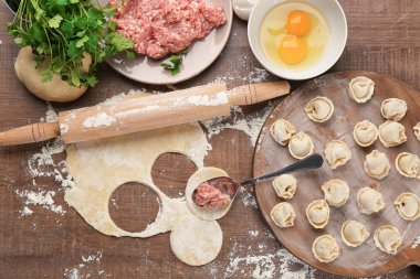 Tablo, üstten görünüm etli köfte hazırlanması