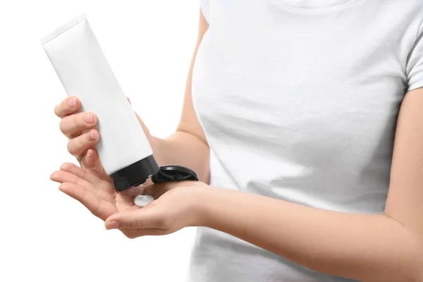 Mujer Aplicando Crema Corporal Sobre Piel Primer Plano — Foto de Stock