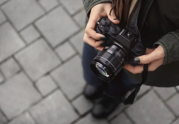 Young Photographer Camera Outdoors — Stock Photo, Image