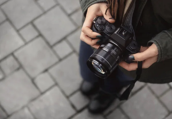 Tineri Fotograf Cameră Foto Aer Liber — Fotografie, imagine de stoc