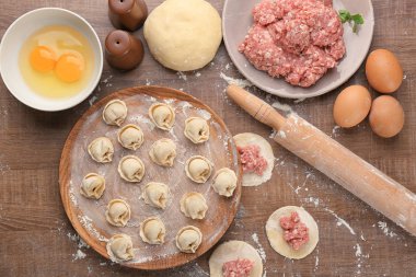 Tablo, üstten görünüm etli köfte hazırlanması