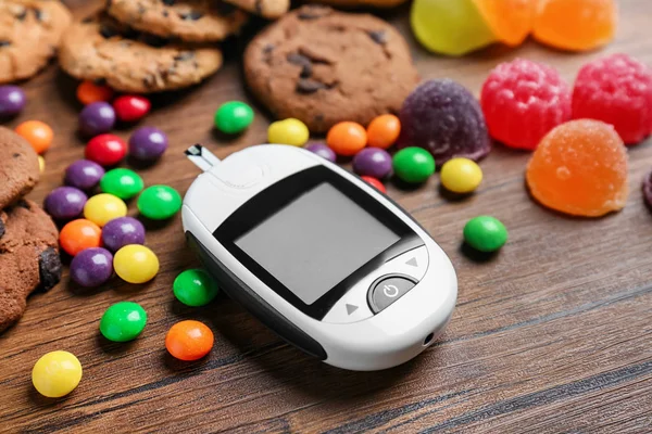 Composition Digital Glucometer Sweets Wooden Background Diabetes Concept — Stock Photo, Image