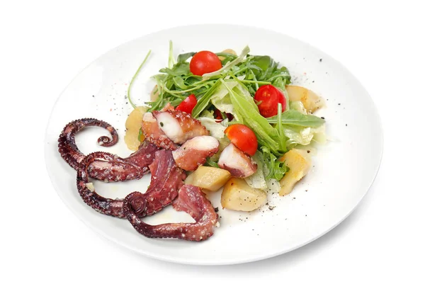 Plaat van lekkere warme salade met octopus op witte achtergrond — Stockfoto