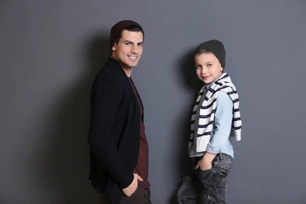 Stilvoller Vater und Sohn — Stockfoto