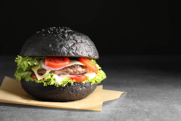 Smaczne burger z czarny Kok — Zdjęcie stockowe
