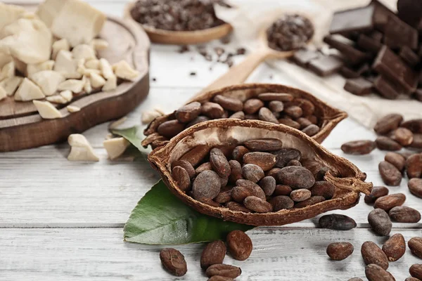 Cocoa pod with beans — Stock Photo, Image