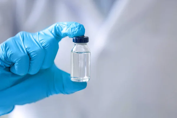 Doctor Holding Medicine Vaccination Closeup — Stock Photo, Image