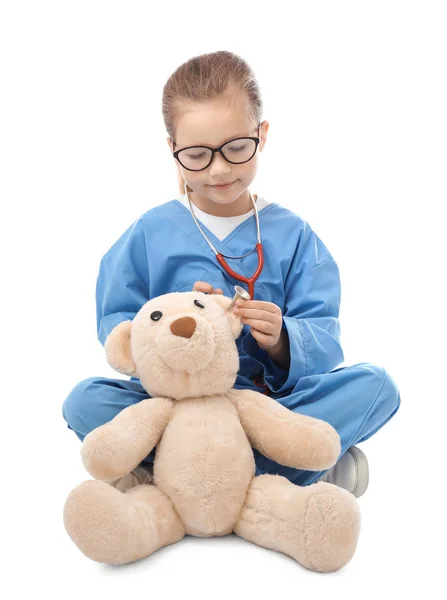 Petite fille en uniforme de médecin — Photo