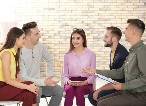 Equipo de especialistas dedicados al trabajo — Foto de Stock