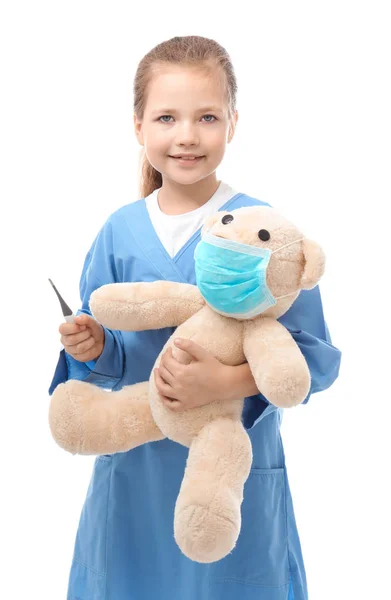 Petite fille en uniforme de médecin — Photo