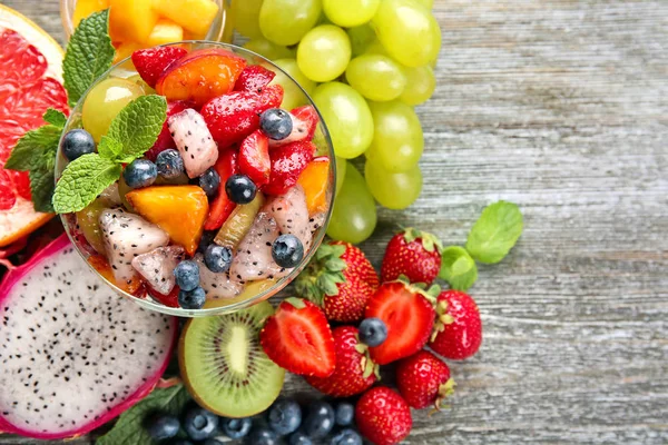 lezzetli meyve salatası 