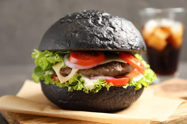 Smaczne burger z czarny Kok — Zdjęcie stockowe